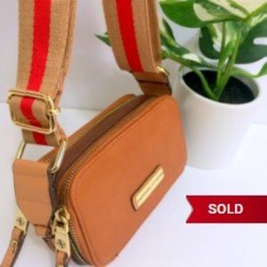 SOLD - Stylist leather camera-style crossbody